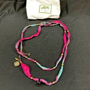 Fabric bracelet with brass details by 2Chic